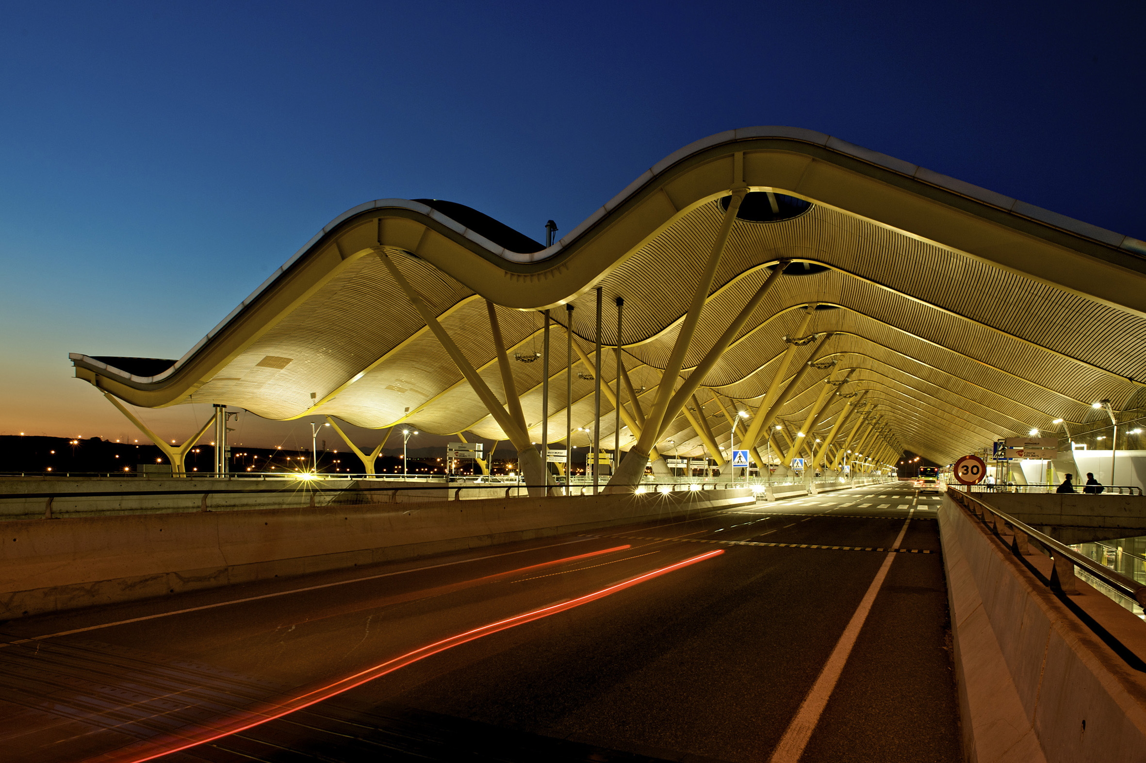 Canais de drenagem ACO no aeroporto de Madrid-Barajas