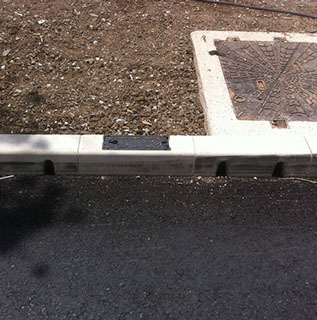 Canal de drenagem com ACO kerb no Alentejo
