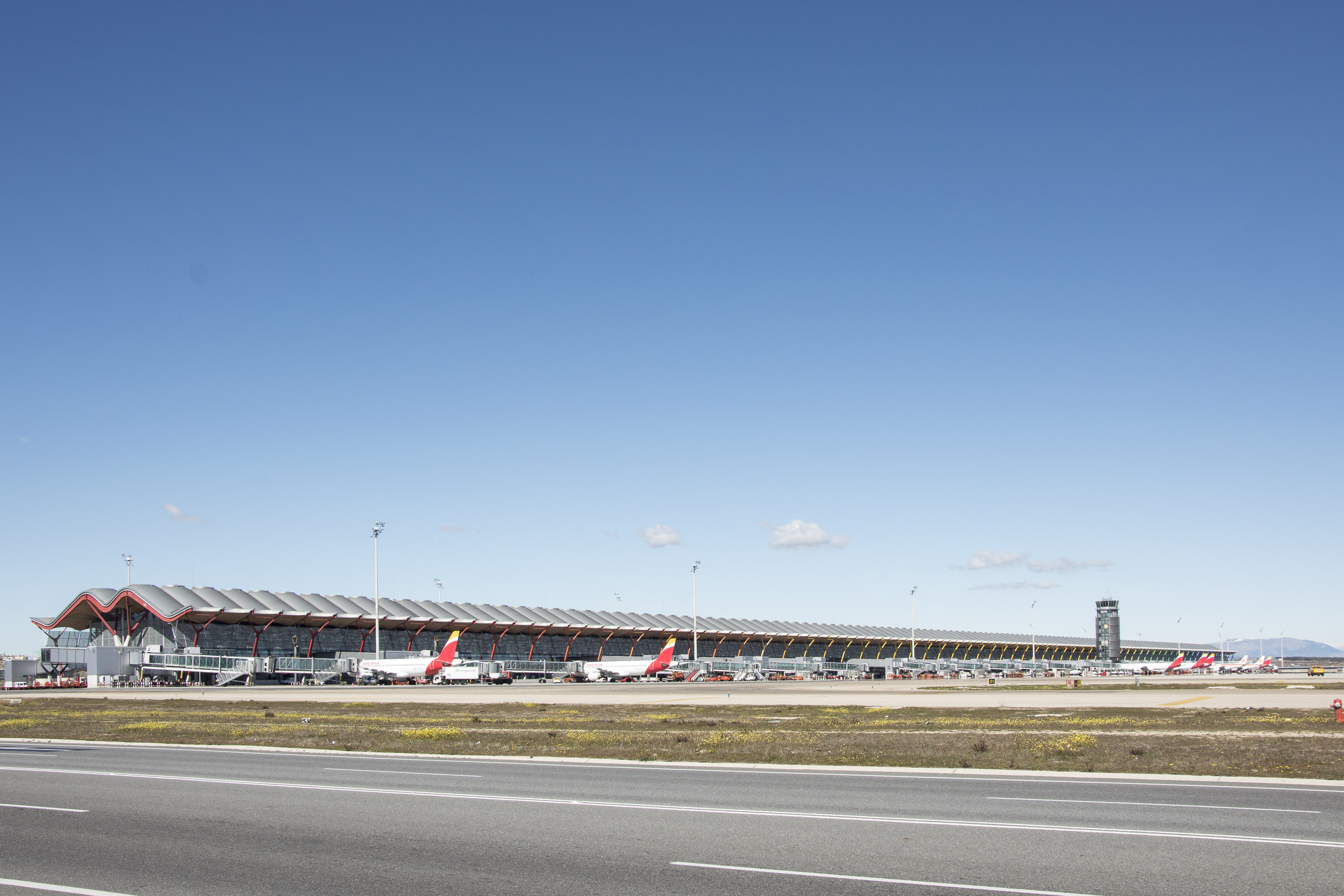 Canais de drenagem ACO no aeroporto de Madrid-Barajas