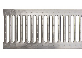 Render de la reja para canal N 150/SELF 200, reja pasarela en acero inoxidable AISI304 de dimensiones L1000 A200 H22 con sistema de fijación springlock, clase de carga A15.