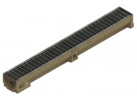 Render del conjunto de canal SELF 100 L1000 H95 en hormigon polímero con premarca para salida vertical DN/OD 110 y reja entramada 27x13 en acero galvanizado A15 con sistema de fijación por clip