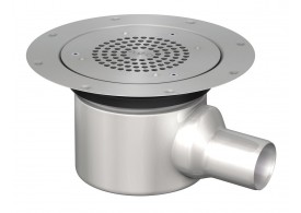 Render do sumidouro EG150 TELESCOPICO, fabricado em aço inoxidável AISI304, de dimensões Ø225 H126 com aro para fixação mecânica de tela, saída horizontal DN50, com sifão, com grelha perfurada com fixação classe de carga K3.